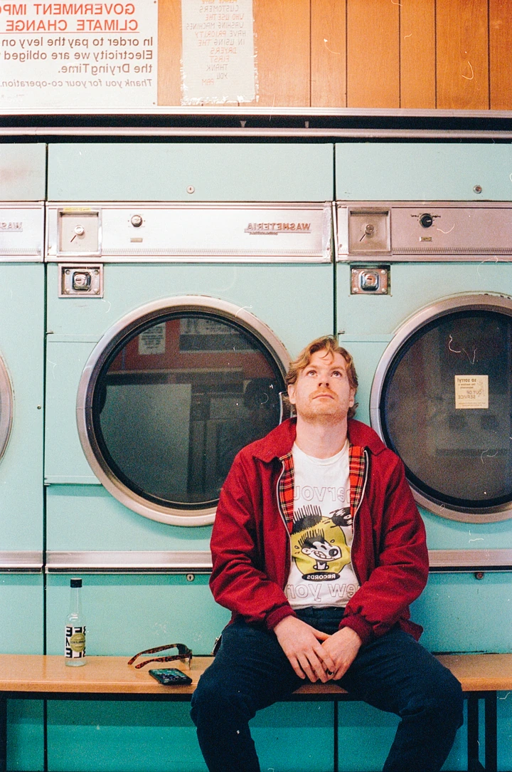 Artist portrait in a laundrette